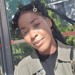 Meet your Posher, Naomie